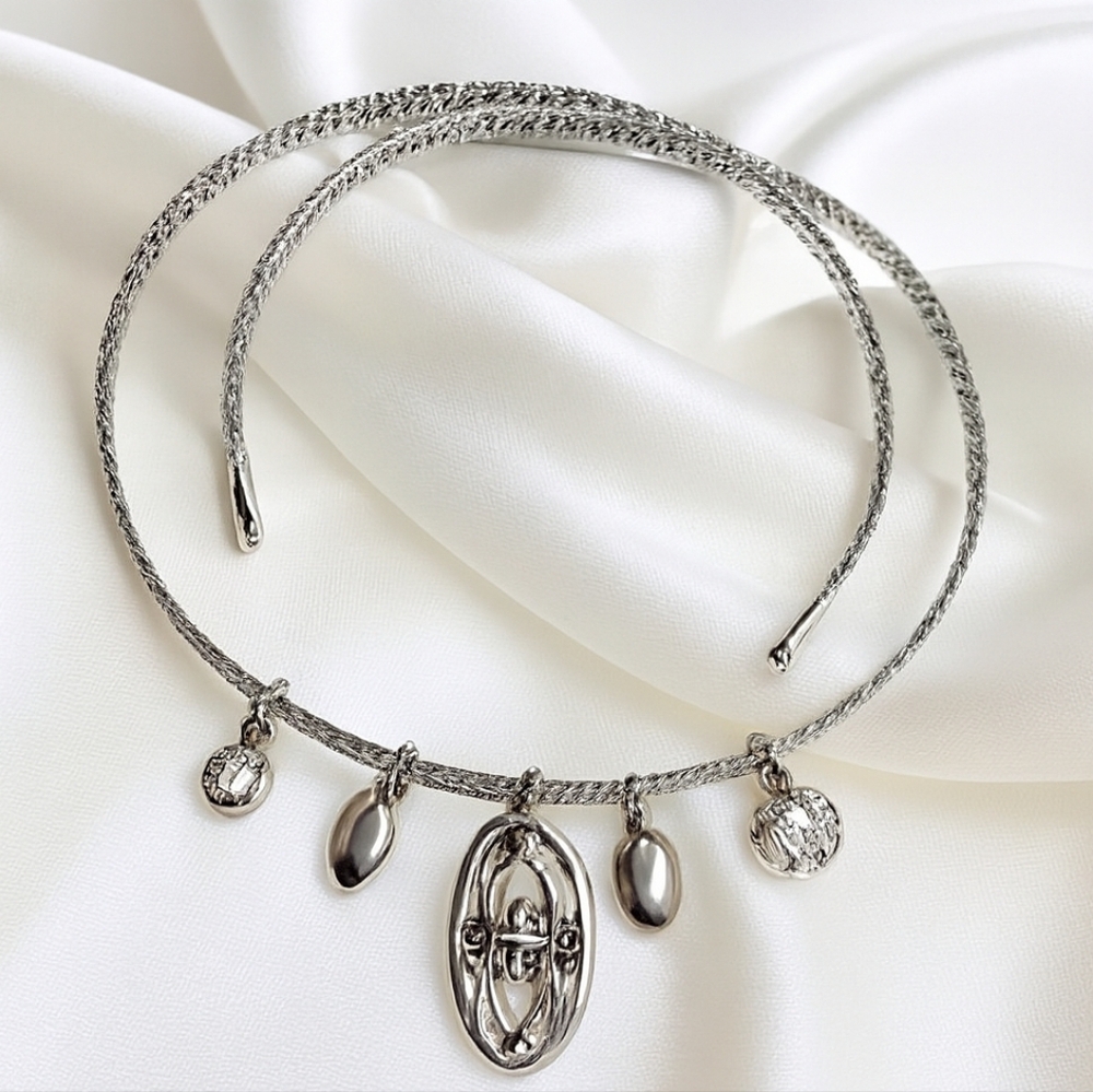 Elegant Silver Charm Necklace – Timeless Minimalist Fashion Jewelry for Women